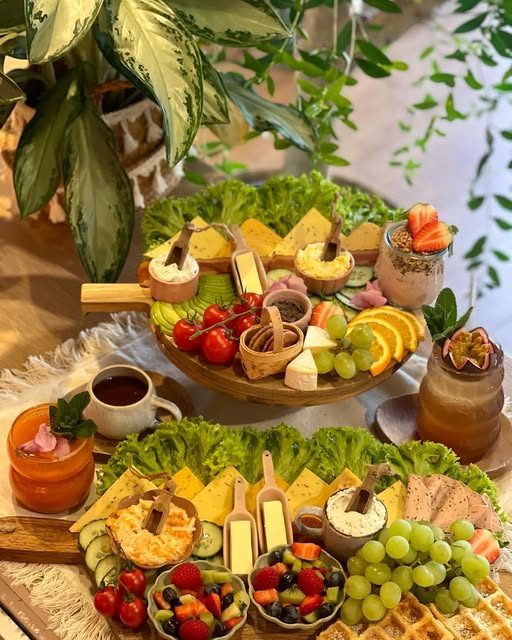Tjorvi's zweistöckige Brunch-Etagere